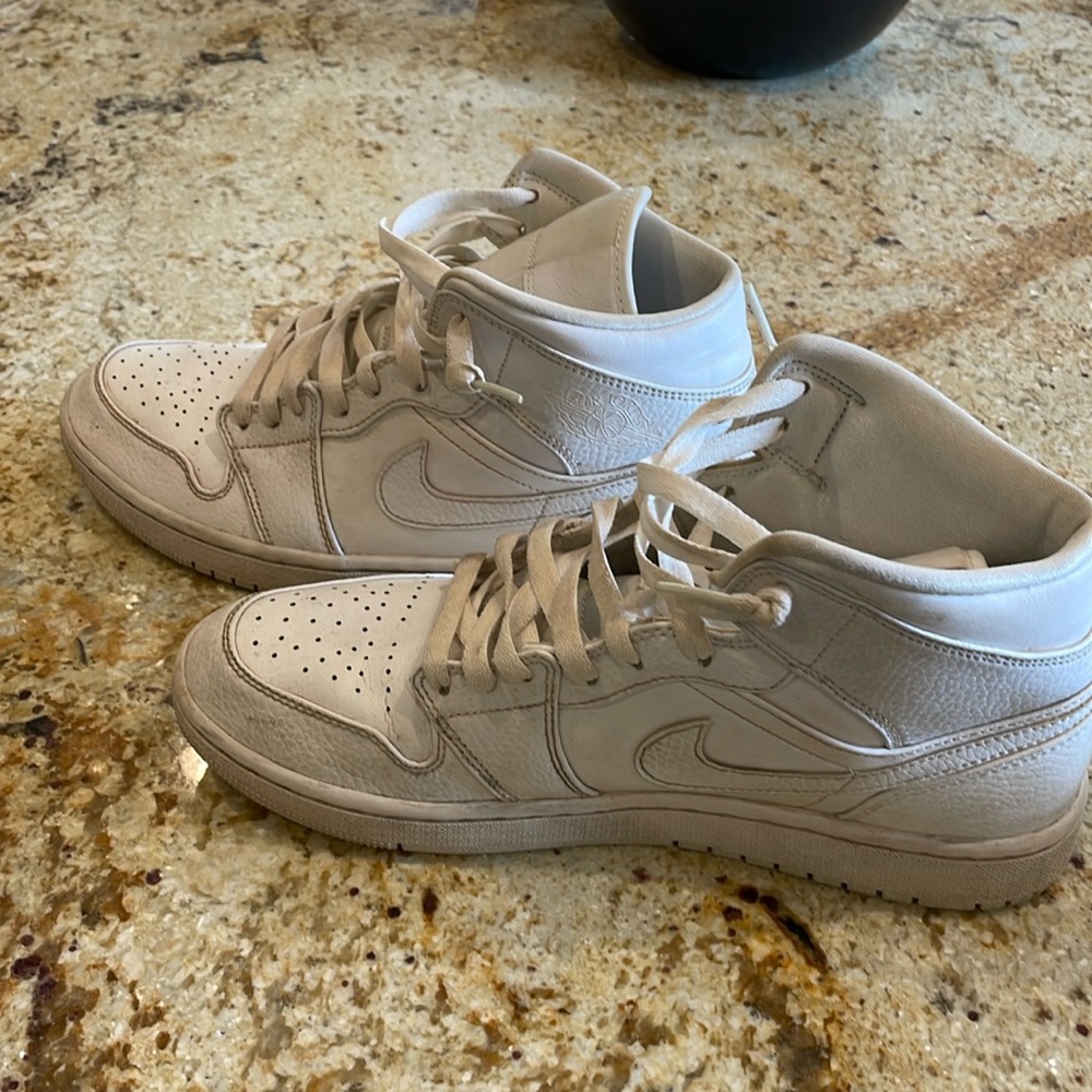 Nike Air Jordan 1 Mid Triple White Sneakers Sz 9.5
